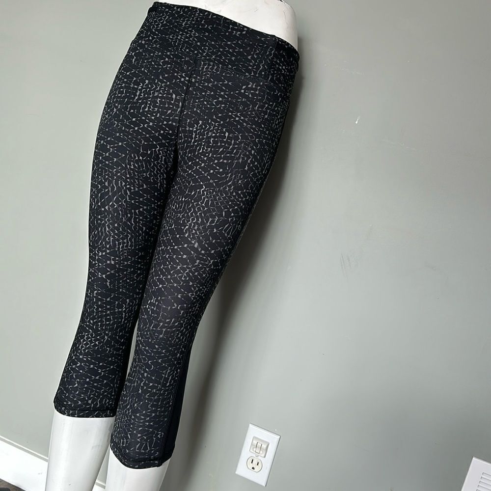 Lululemon Run Inspire Size 6 Capris